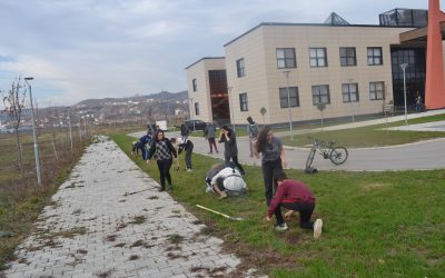 U Mbëltuan 100 Fidane Të Reja Në Kampusin Universitar