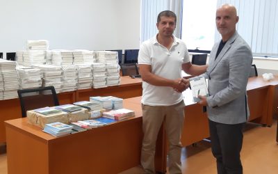 Poeti, Mirsad Kuteli, Dhuron 300 Libra Për Bibliotekën Universitare