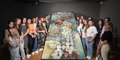 Studentët E Fakultetit Të Edukimit Vizitojnë Galeritë E Artit Në Prishtinë: Një Përvojë E Jashtëzakonshme Me Veprat E Gjelosh Gjokaj