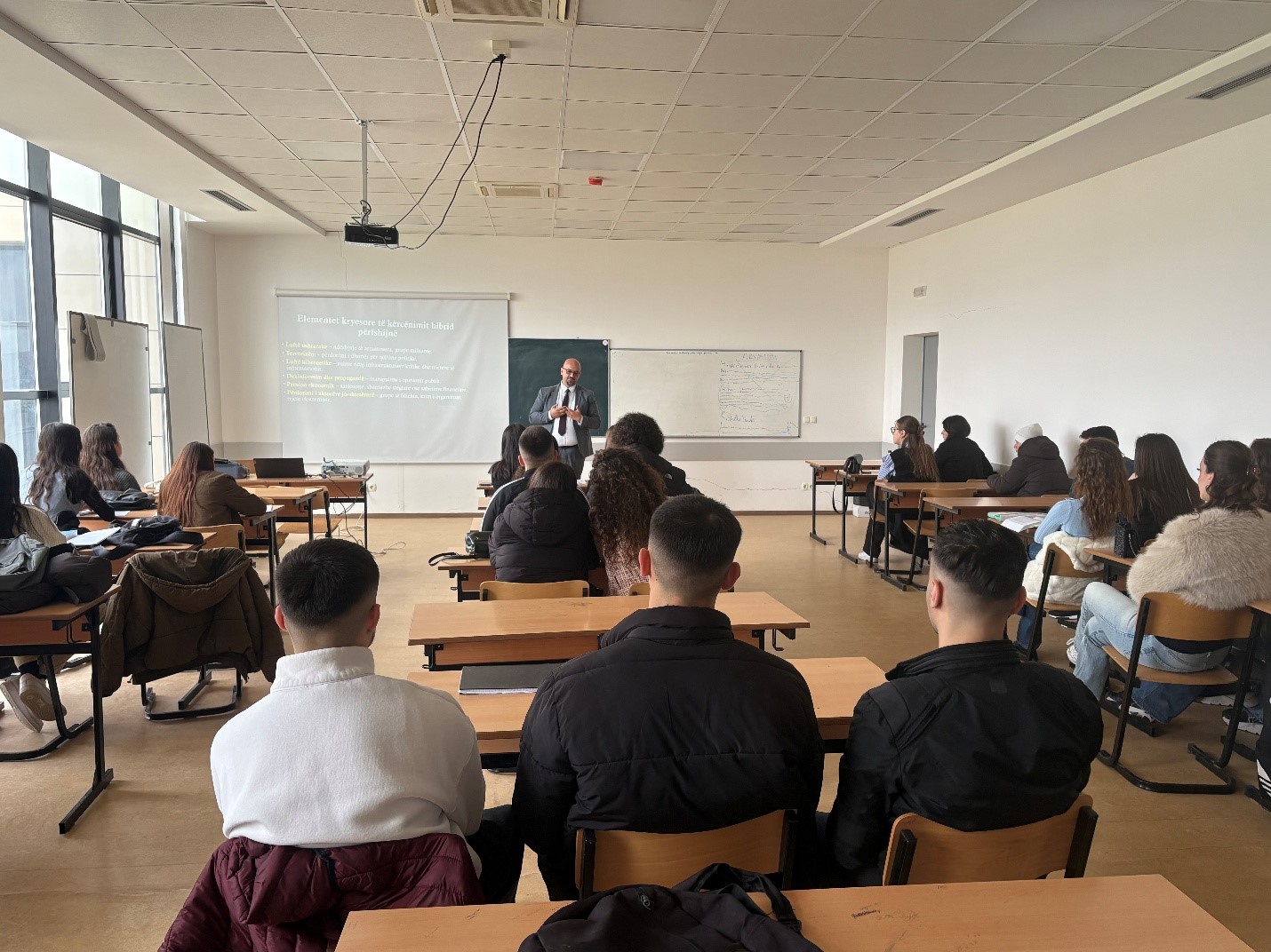 Ligjëratë E Hapur Në Fakultetin Juridik