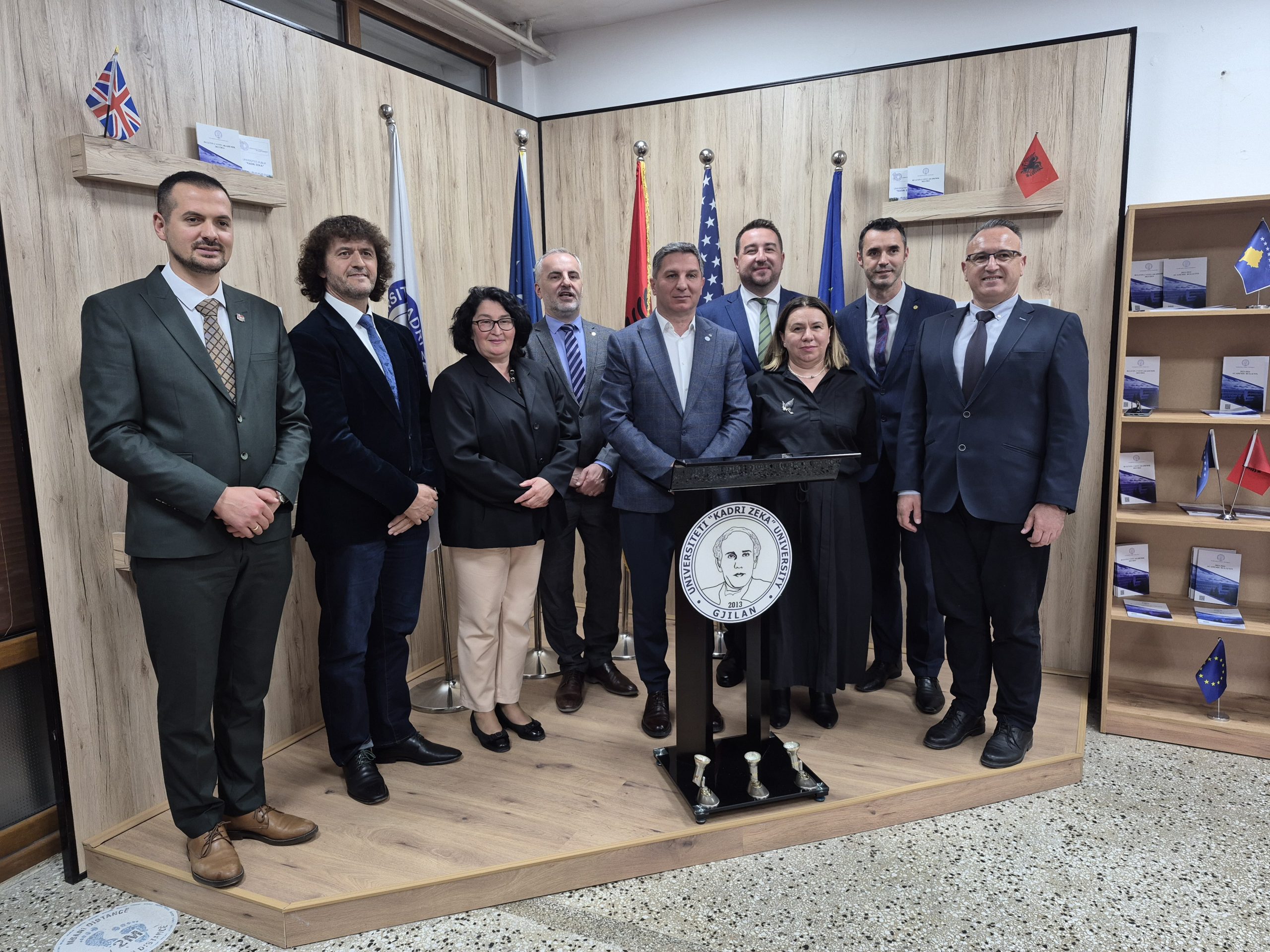 U Miratua Logoja Dhe Flamuri I Konferencës Së Rektorëve
