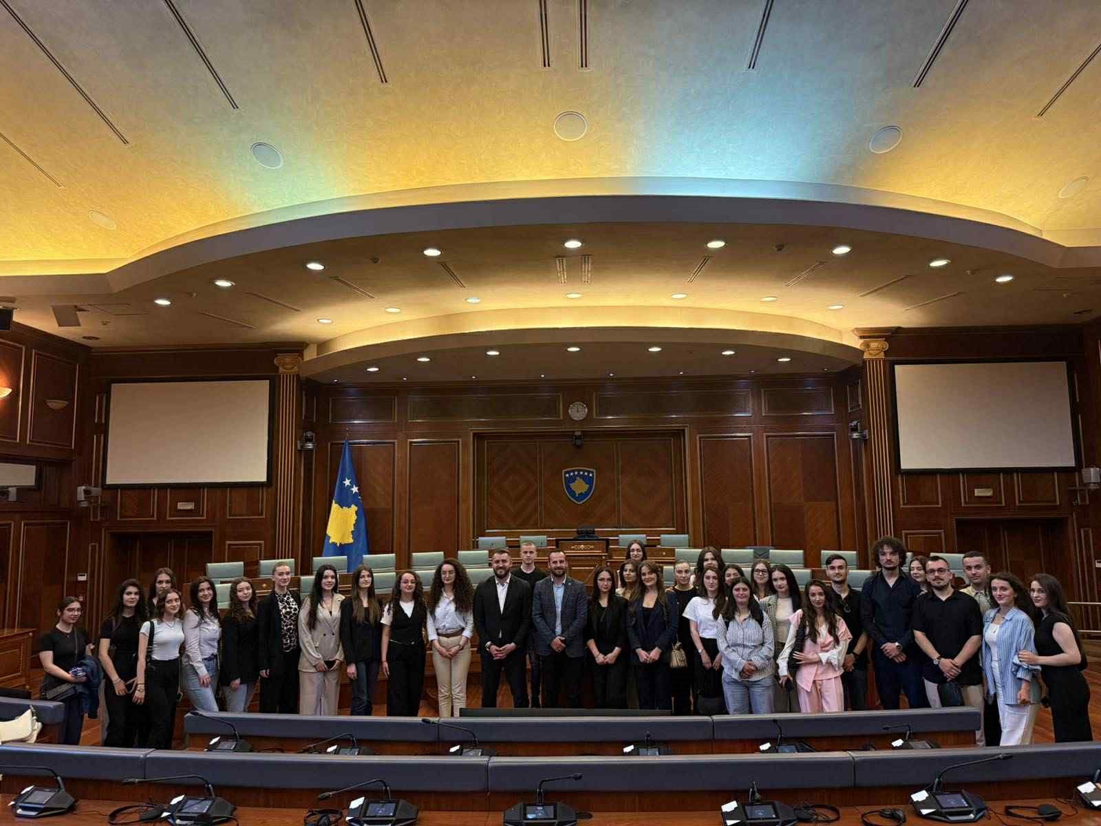 Një Grup Studentësh Nga UIBM Vizituan Kuvendin E Kosovës
