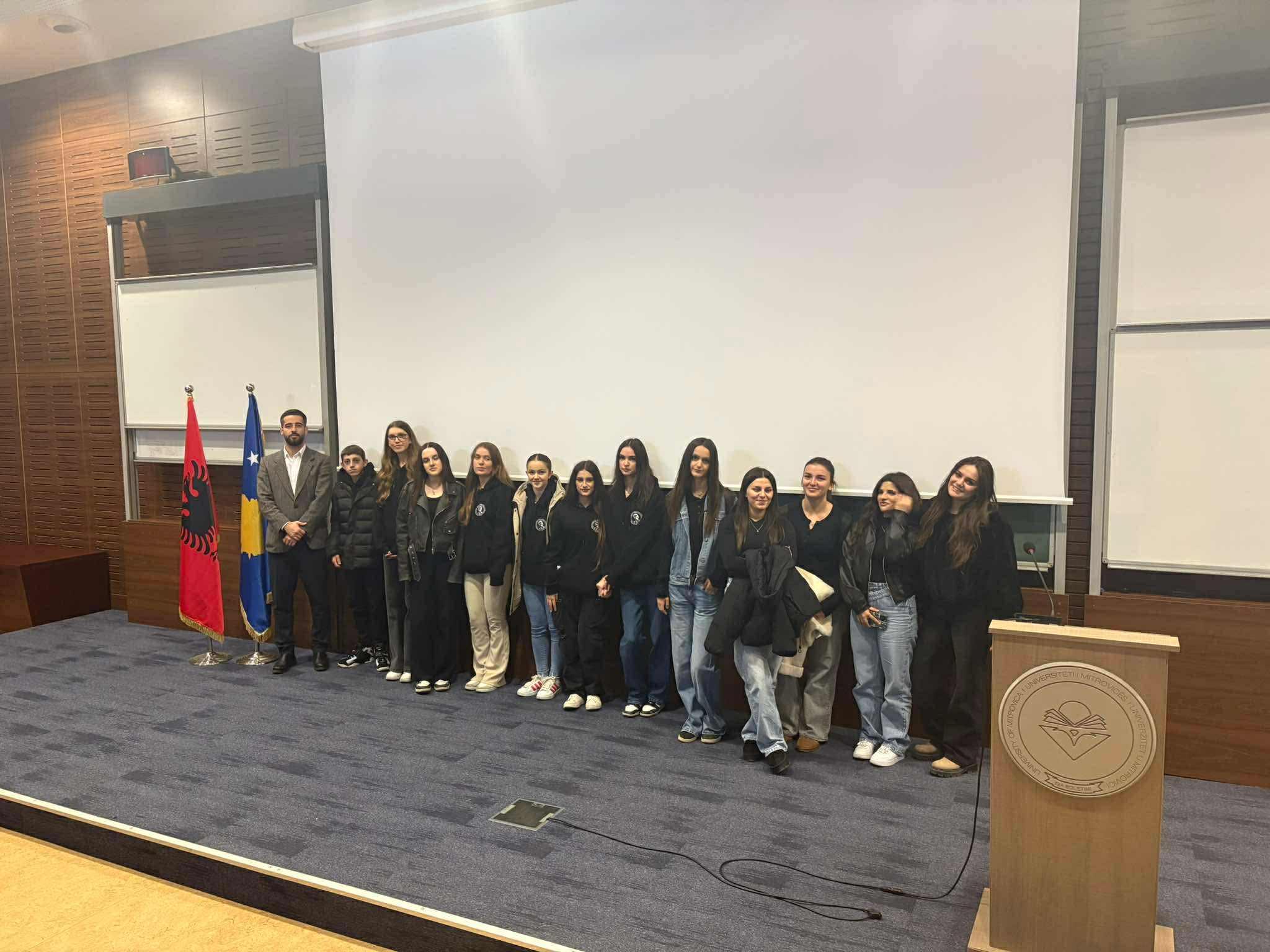Nxënës Nga Shkolla E Mesme Ekonomike “Hasan Prishtina” Vizituan Kampusin Universitar