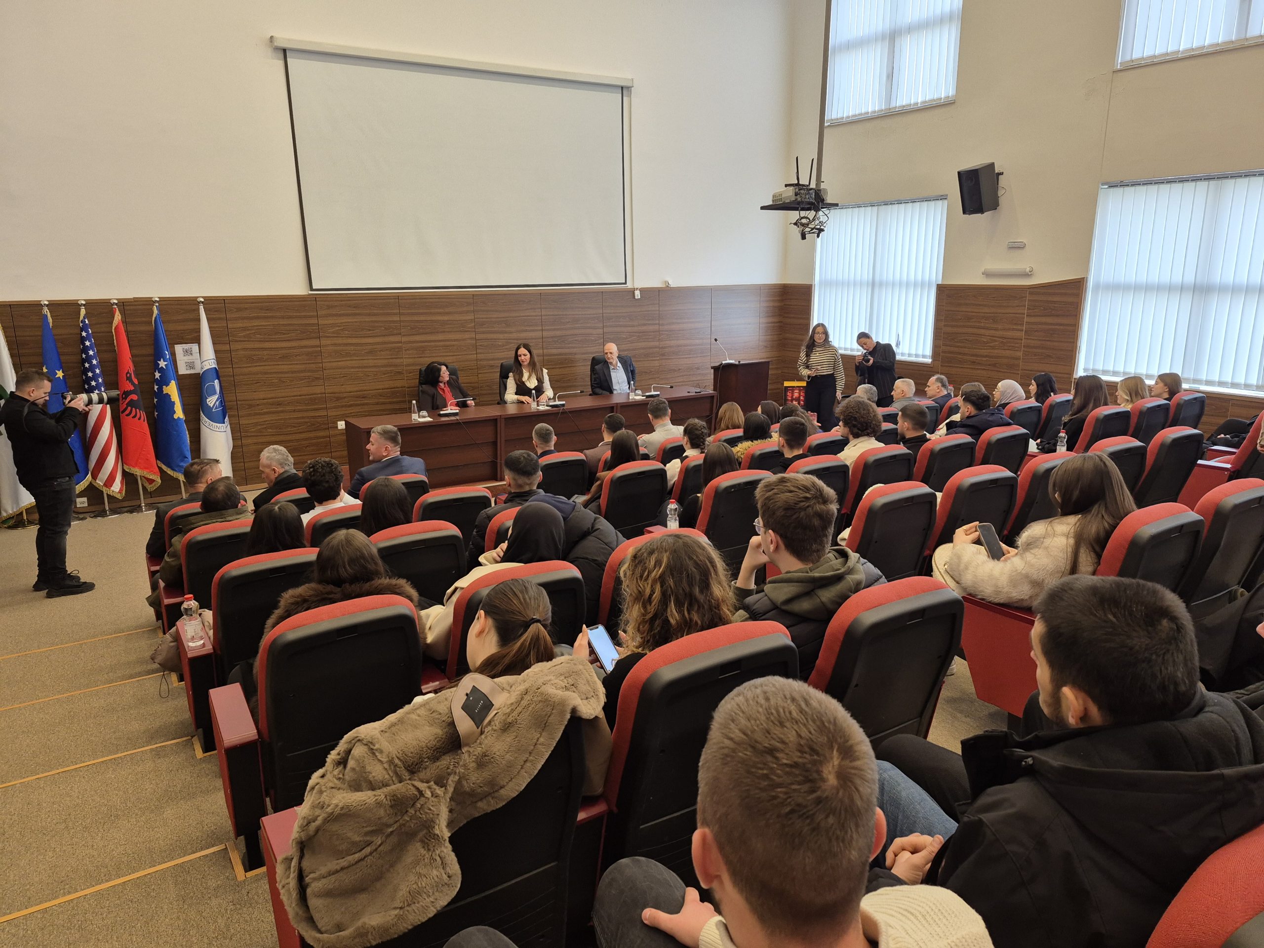 Ministrja Nagavci Takoi Studentët Që Kanë Përfituar Bursën Elitare