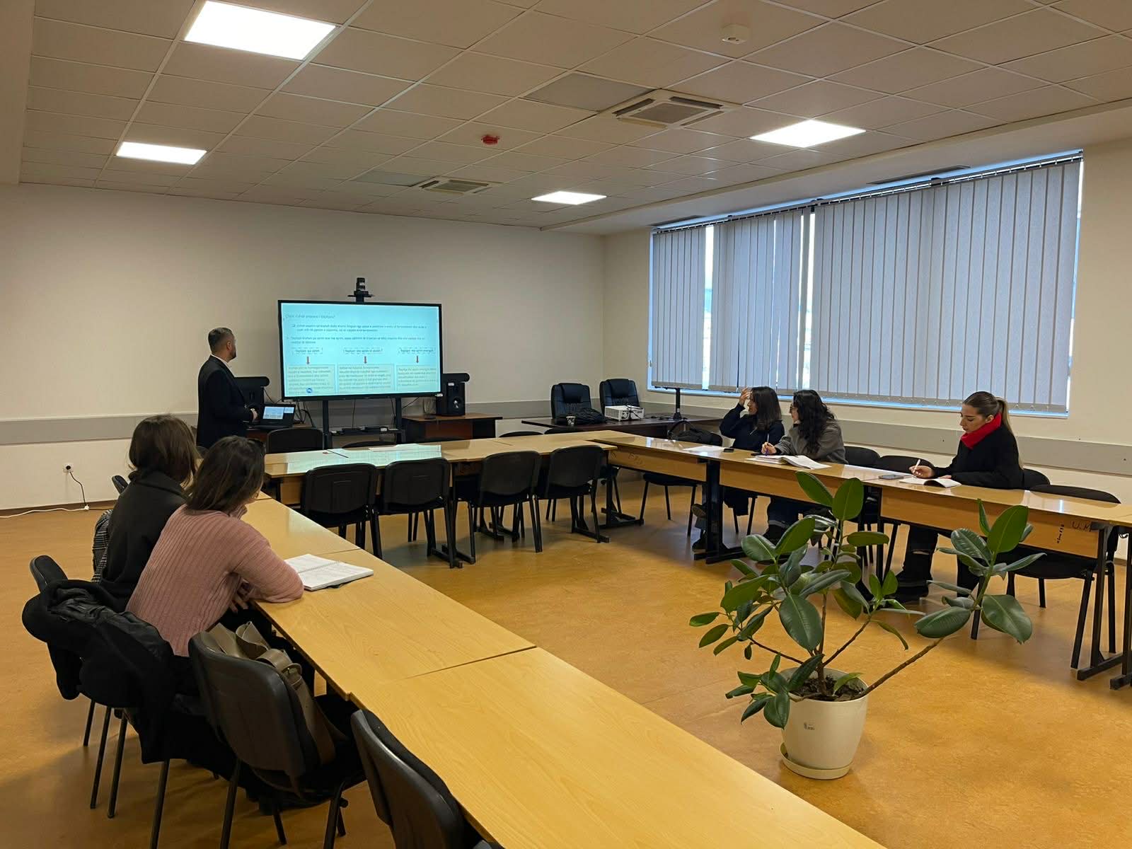 Ligjërata Të Specializuara Për Studentët Mbi Prodhimin Dhe Maturimin E Verës