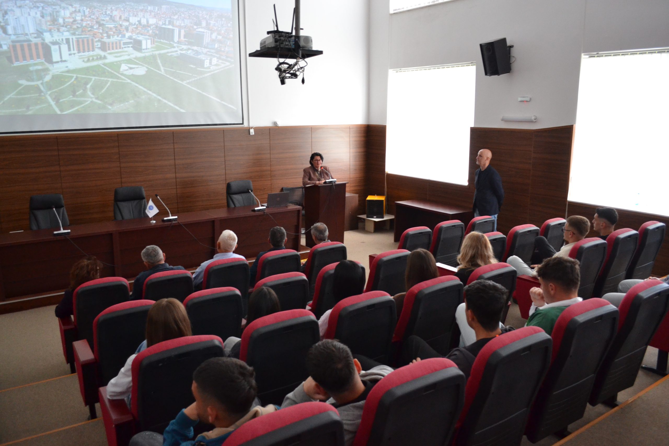 Maturantët E Shkollës Së Mesme Profesionale “Fehmi Lladrovci” Në Drenas Informohen Për Programet E Studimit Në UIBM