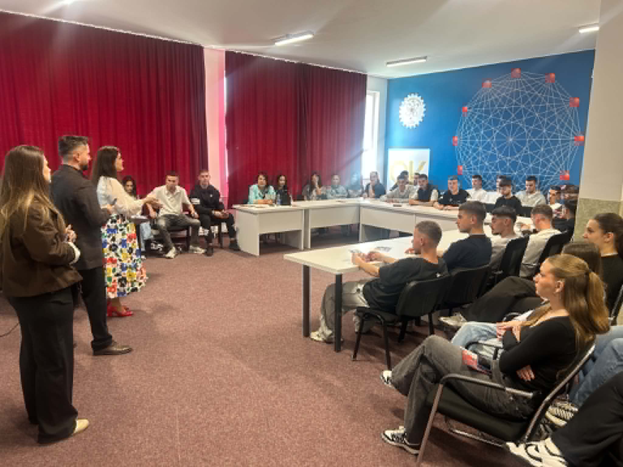 Fushatë Informuese Në Shkollat E Suharekës Për Programet E Studimit Në UIBM