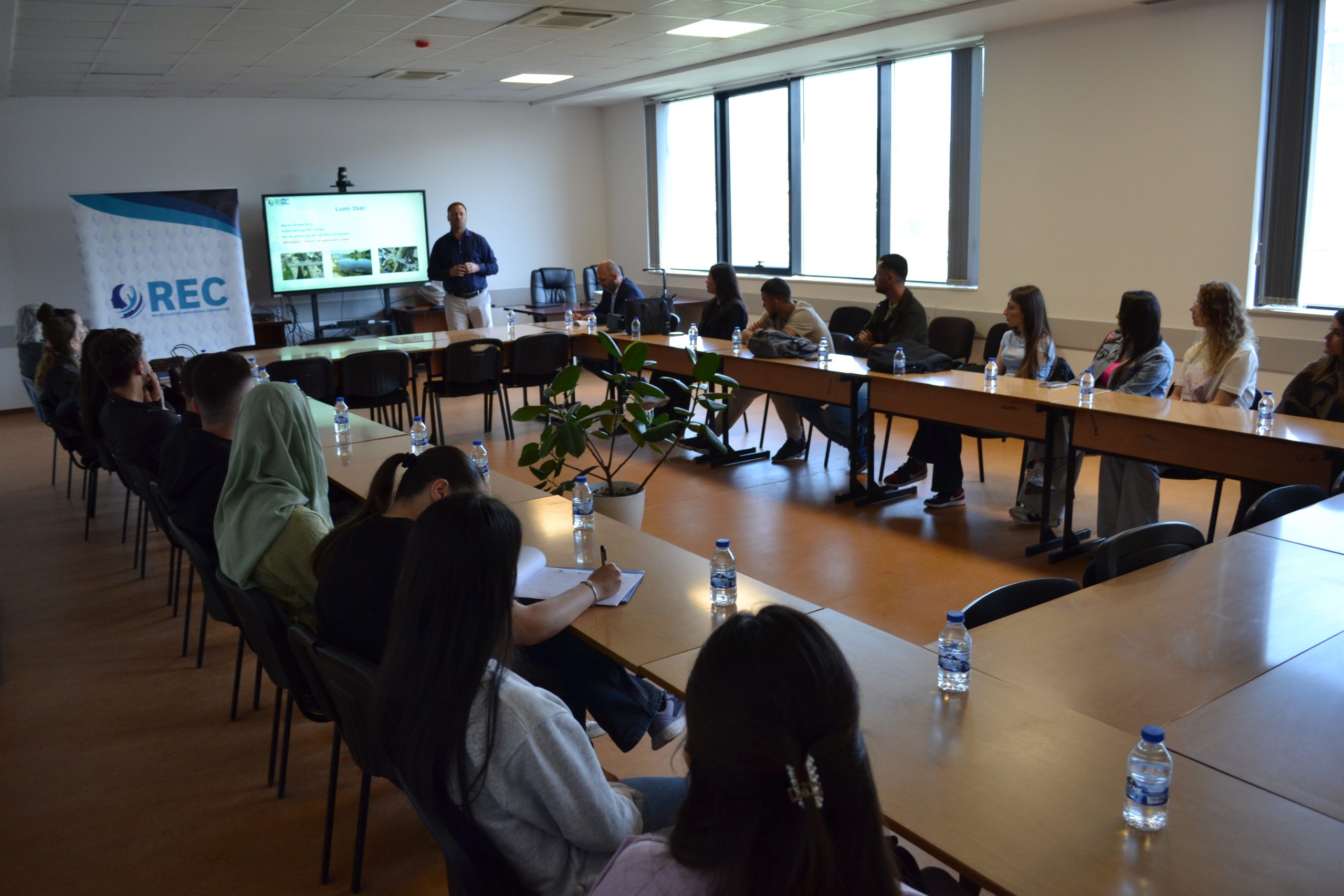 U Mbajt Punëtoria “Mbi Ujërat Në Mitrovicë” Organizuar Nga OJQ REC