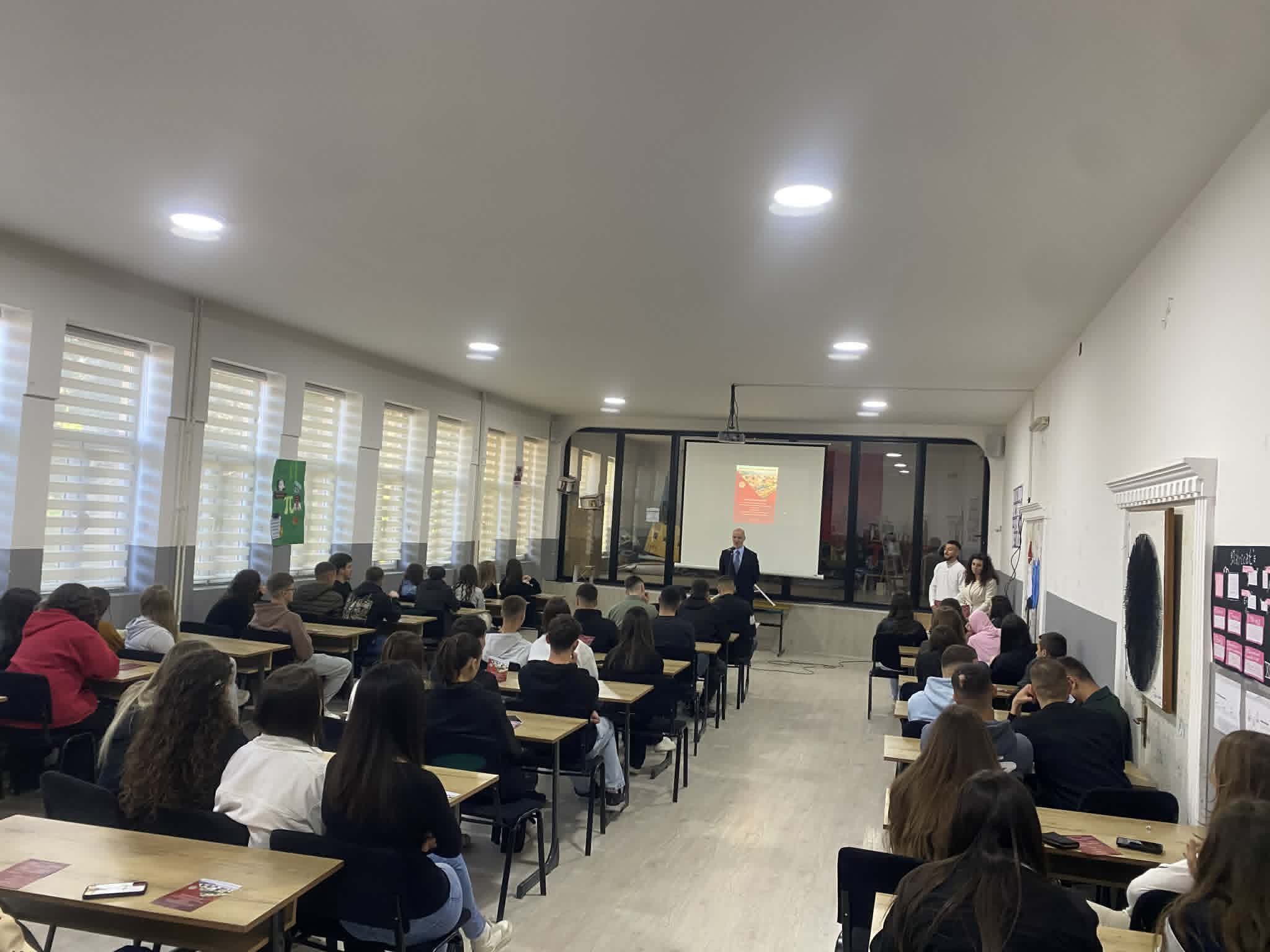 Fushatë Informuese Nëpër Shkollat E Mesme Të Komunës Së Mitrovicës Për Programet E Studimit Në UIBM