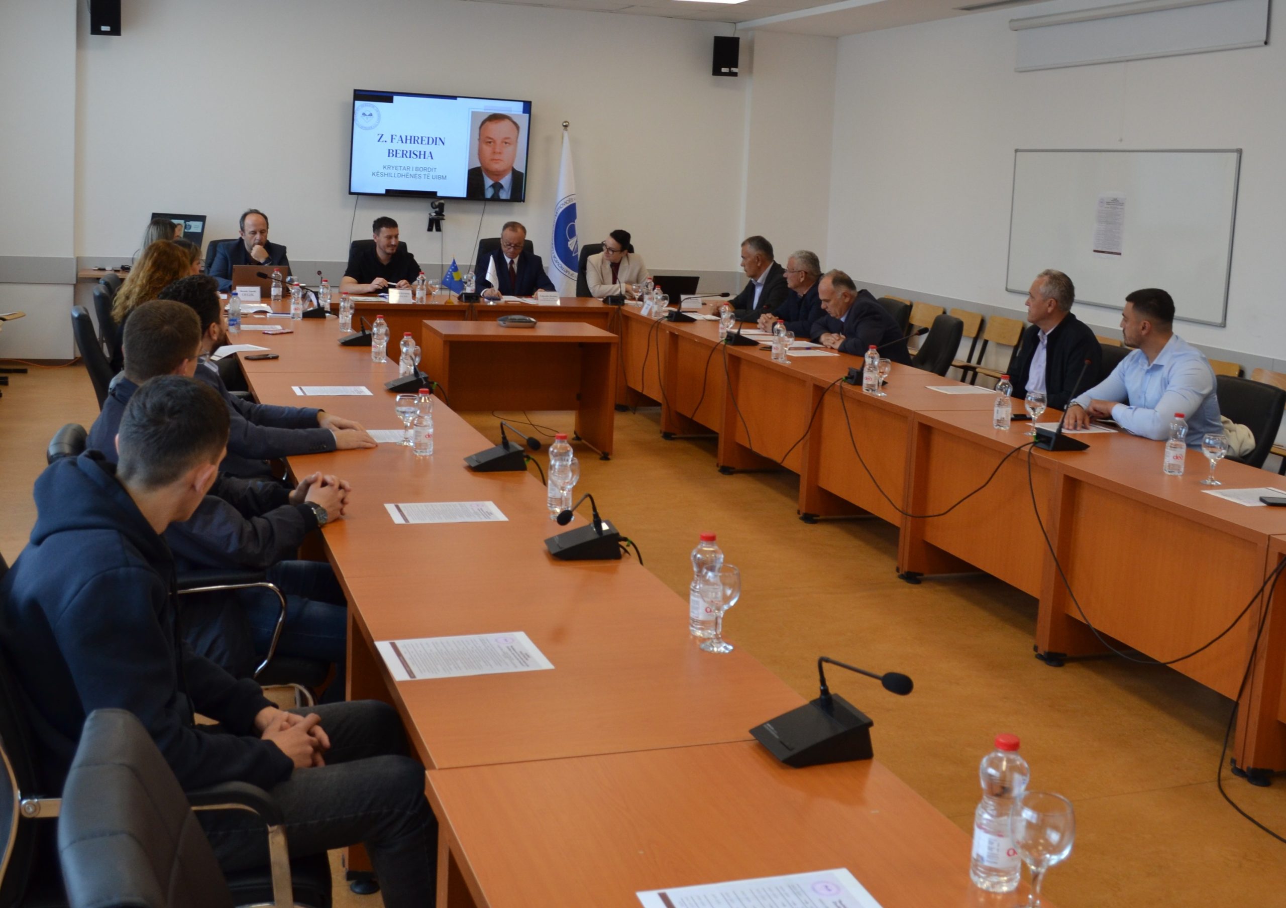 U Mbajt Tryeza: “Bashkëpunimi Universitet–Industri Për Zhvillimin E Karrierës Dhe Punësimit”