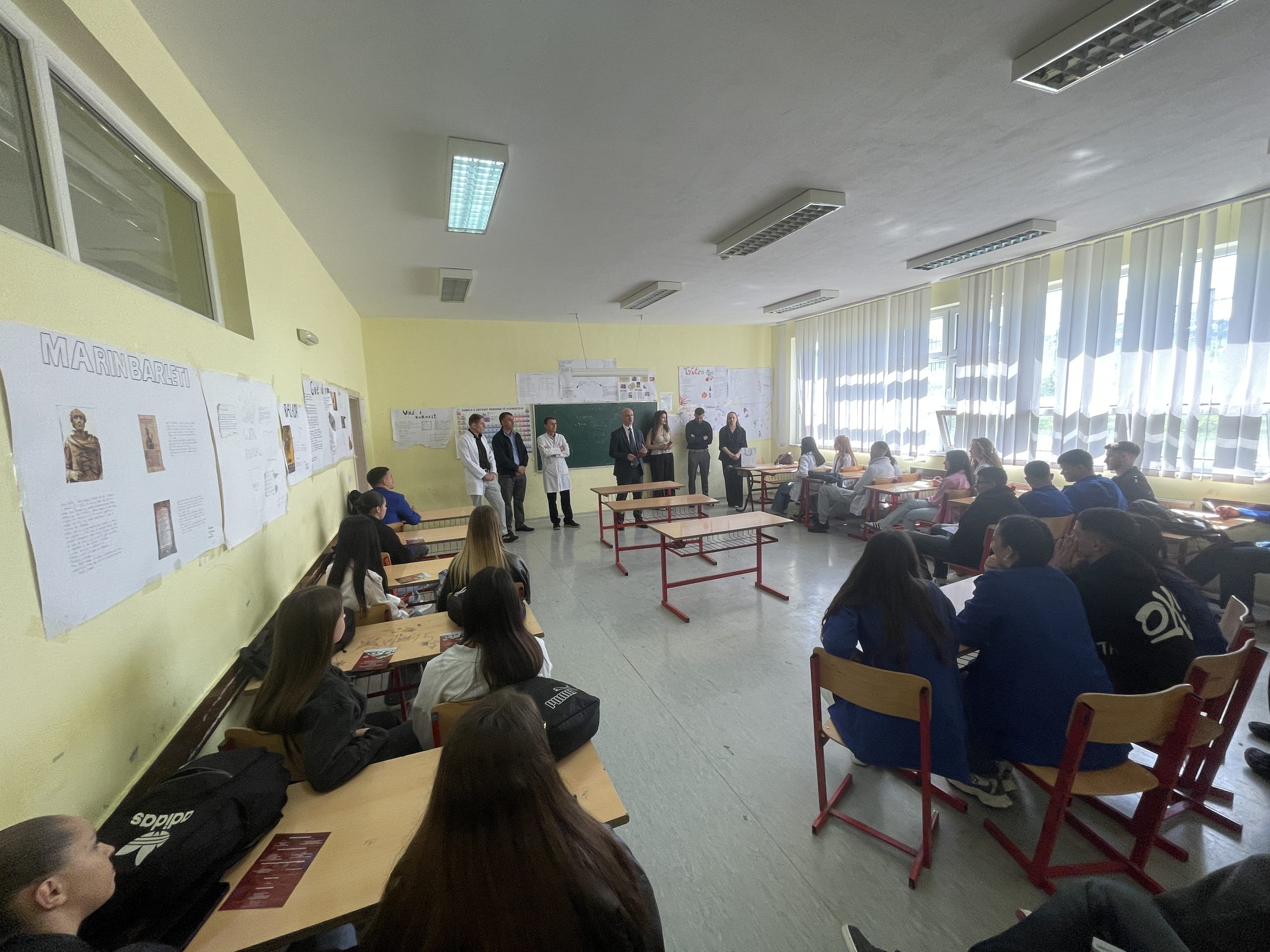 Aktivitete Promovuese Për Të Studiuar Në UIBM U Zhvilluan Në Skënderaj Dhe Drenas