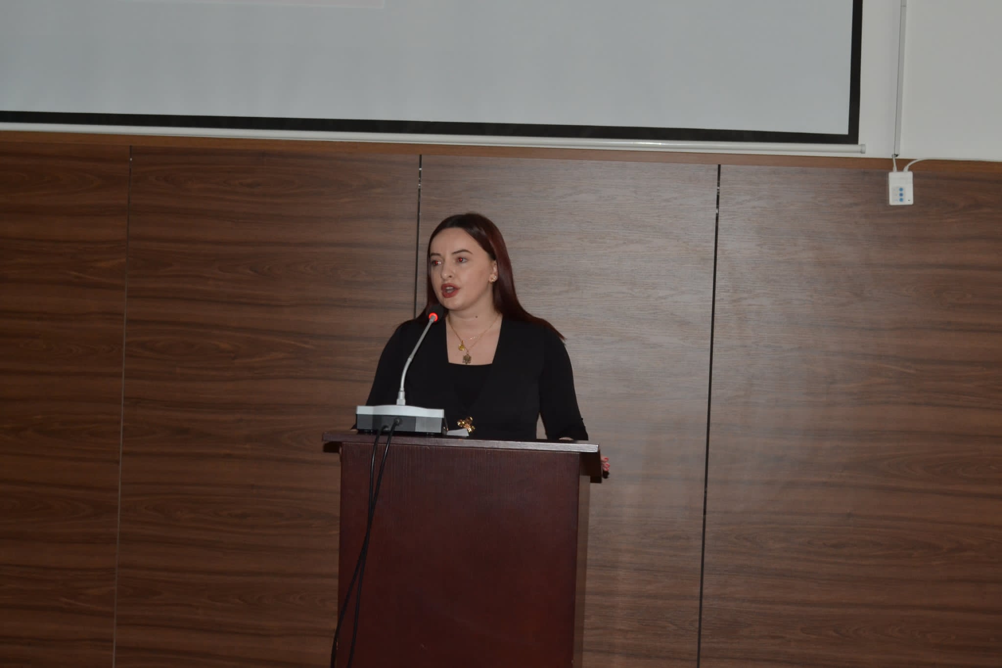Elona Idrizi – “Ambasadore Nderi” E UIBM 2026 Dhe Një Histori Suksesi Në Industrinë Metalurgjike