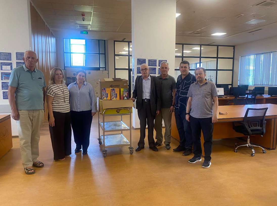 Prof. Dr. Hamdi Visoka I Dhuron Bibliotekës Universitare Një Fond Të Pasur Prej 263 Titujsh Librash